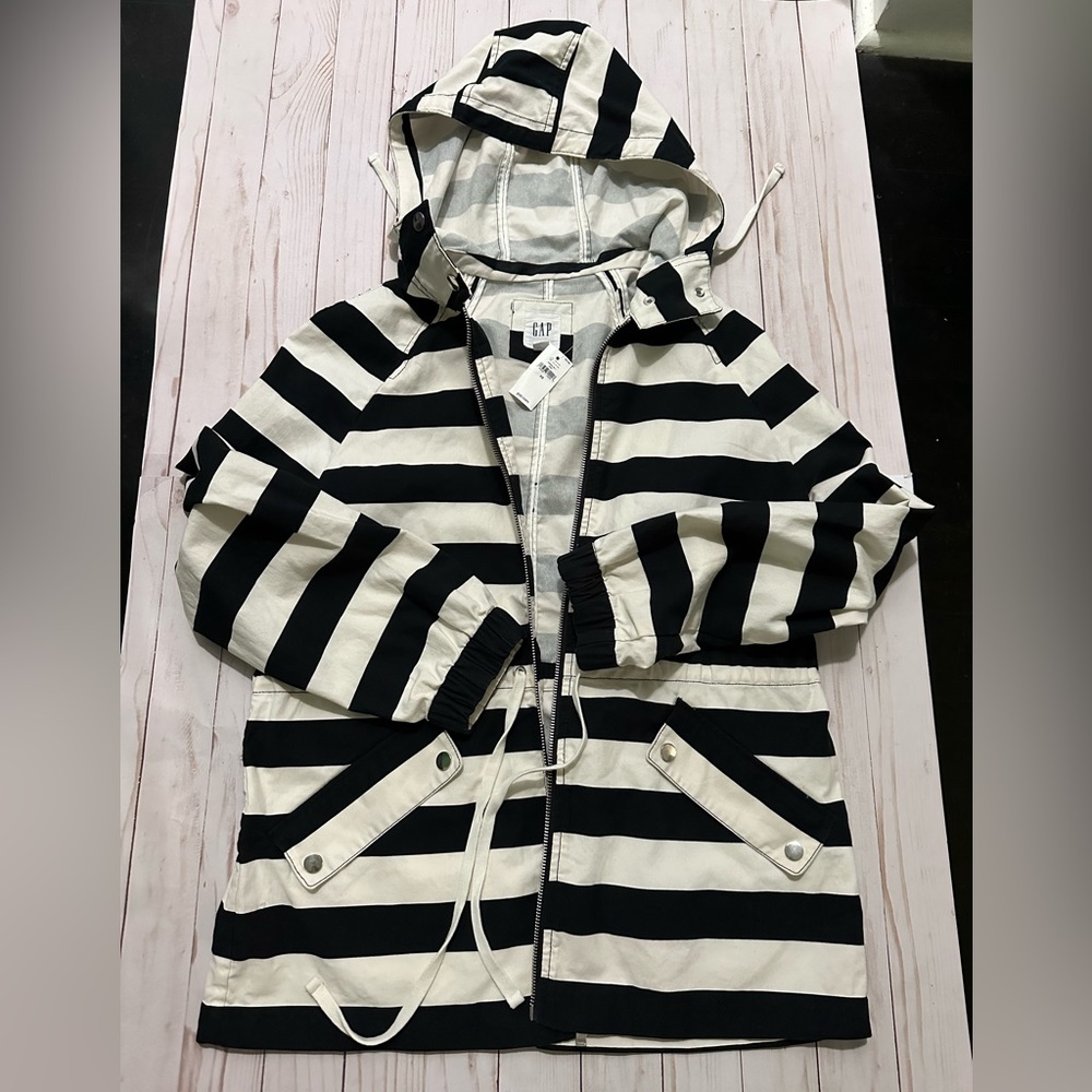 NWT Gap S striped anorak